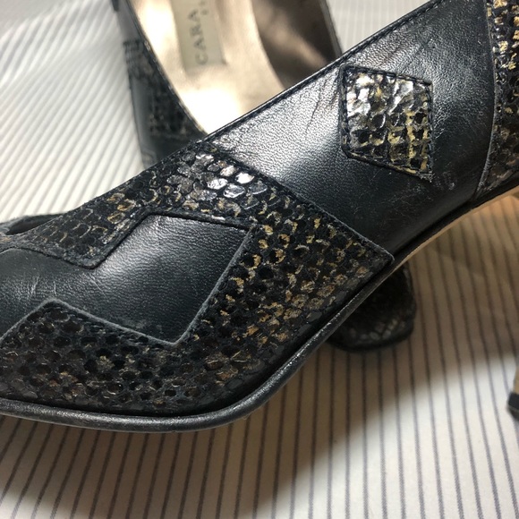 Navy leather slip on heels by Cara Molina España. - Picture 10 of 16